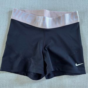 Nike Pro Women’s 3” Sz M
